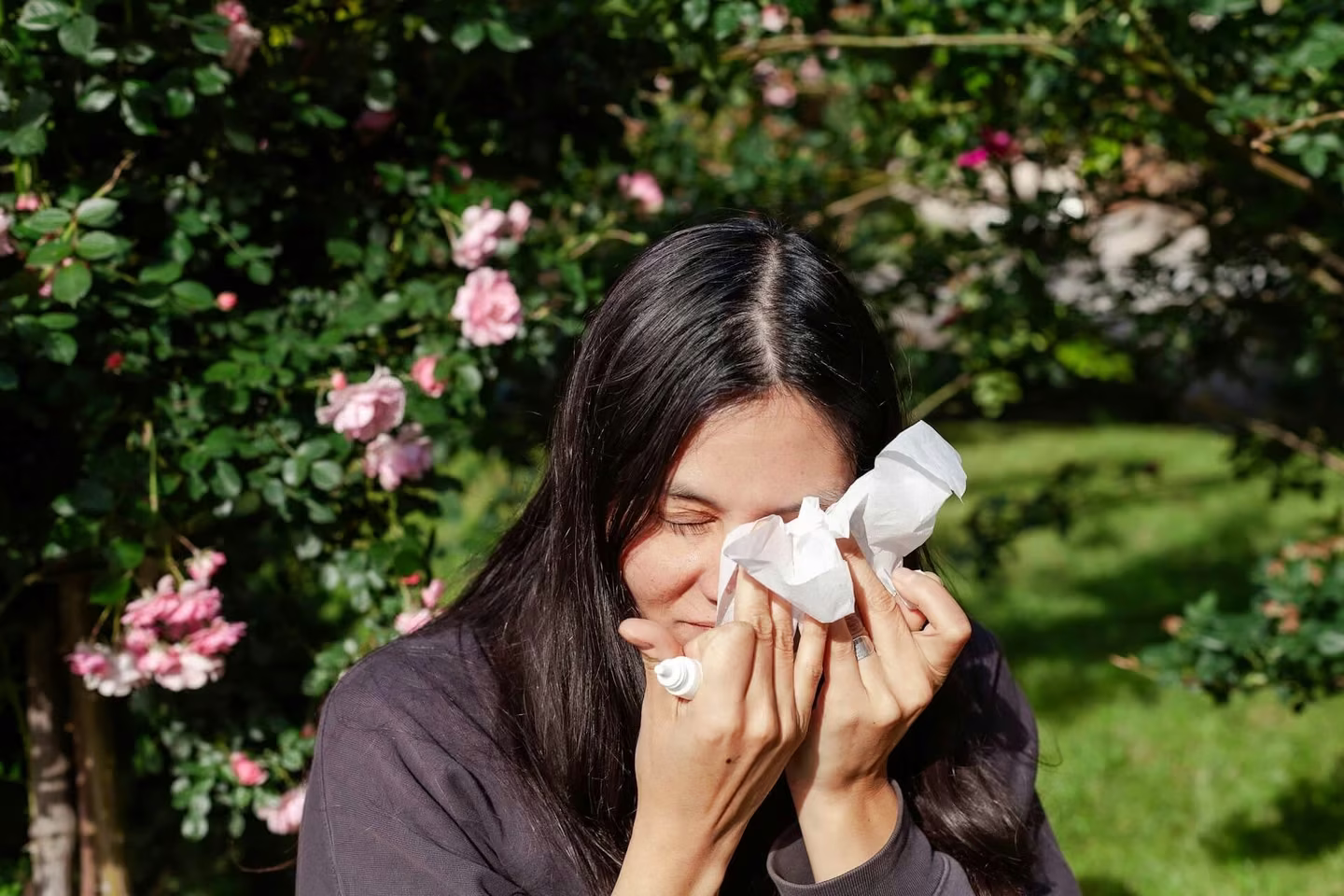 Spring Allergies vs. a Cold: Key Differences and What Actually Helps