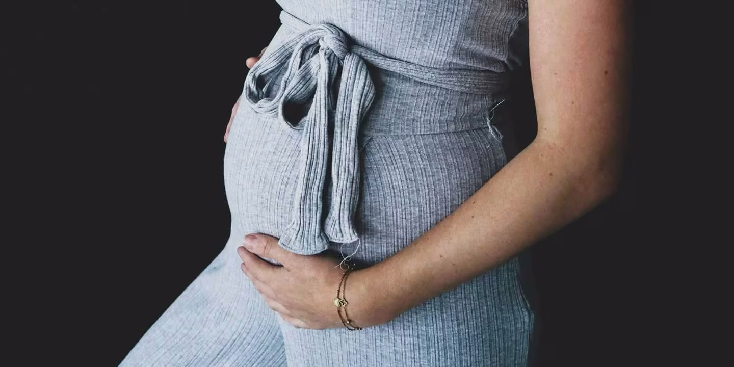 Strep Throat & Pregnancy: How to Soothe a Sore Throat When You’re Expecting
