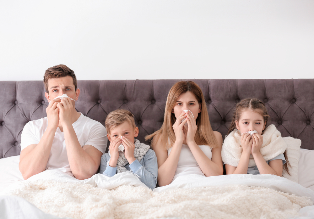 family has flu symptoms like sneezing during flu season